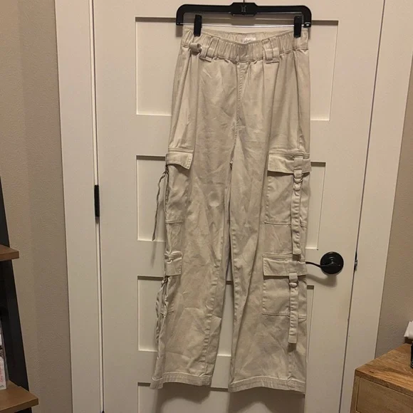 Eladay Women's Beige Wide Leg Cargo Pants - Picture 1 of 5